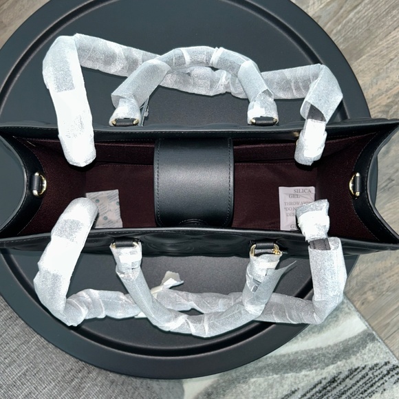 Coach Maggie Tote Bag In Signature Leather - Picture 10 of 11